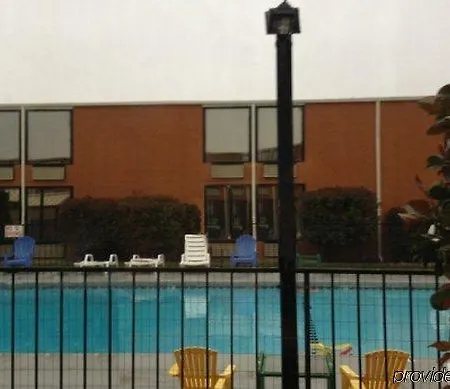 The Inn and Suites at 34 Fifty 