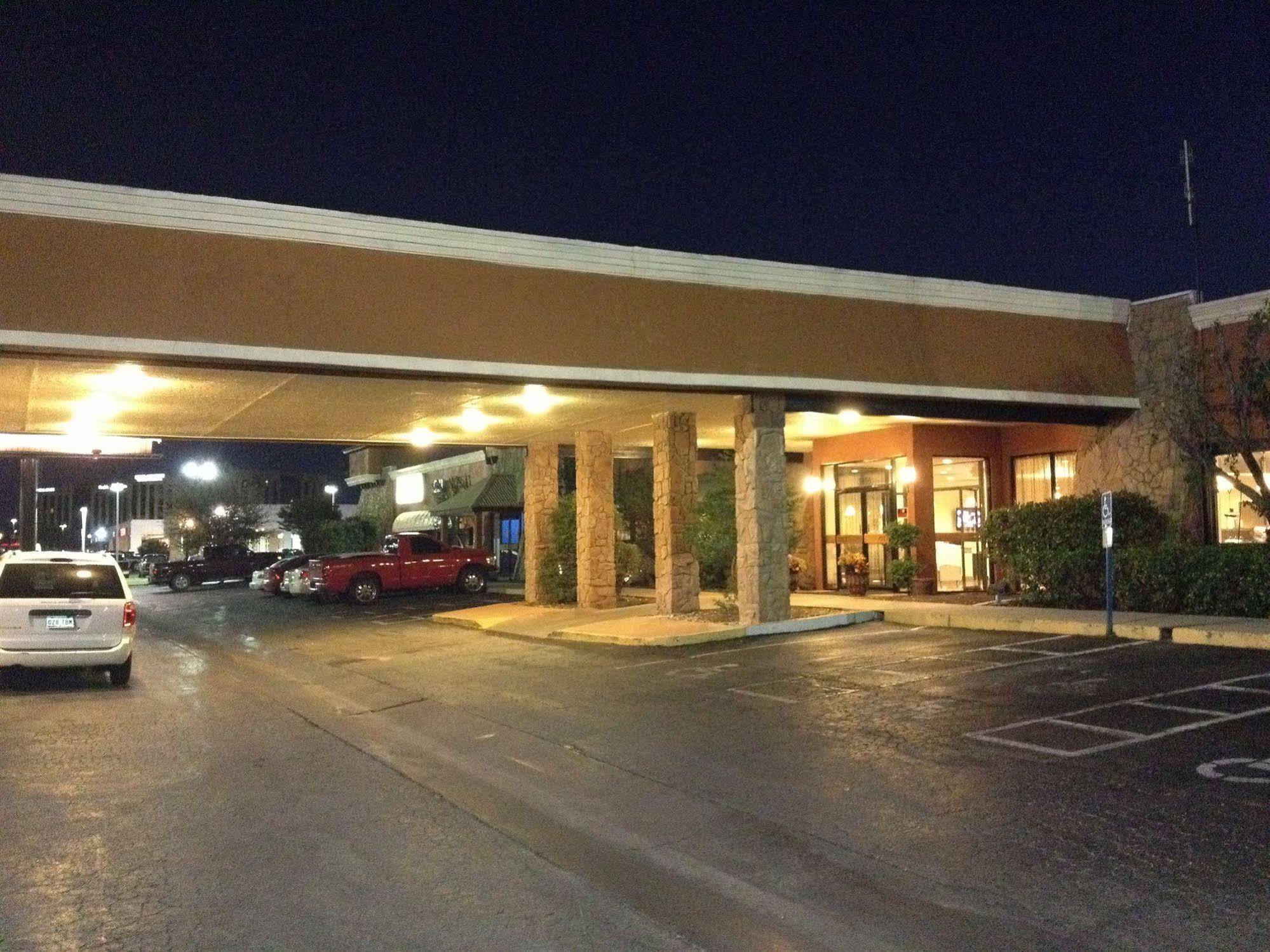 Whitten 3* Abilene